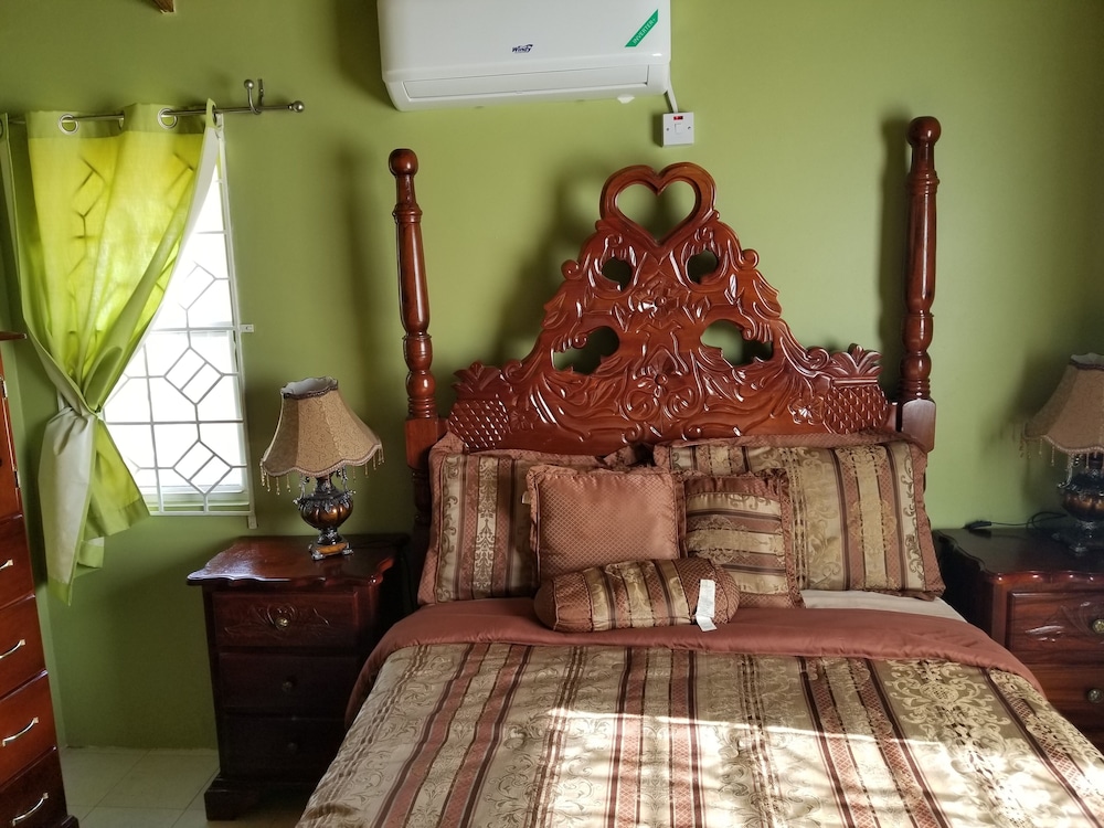 2 Bedroom Vacation Rental - Montego Bay