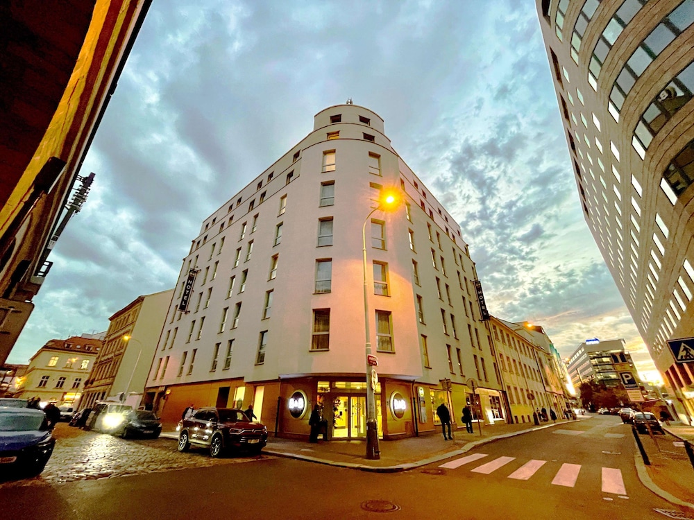 B&b Hotel Prague-city   4.3 / 512345 567 Názory(ů) Klientů 4.3 / 5 567 Názory(ů) Klientů - Praha