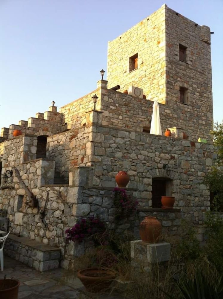 Charouda Stone Tower - Griechenland