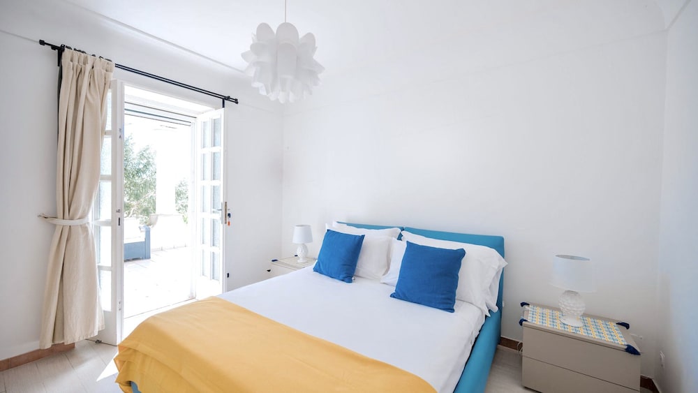 Villa Cala - Six Bedroom Villa, Sleeps 12 - Capri