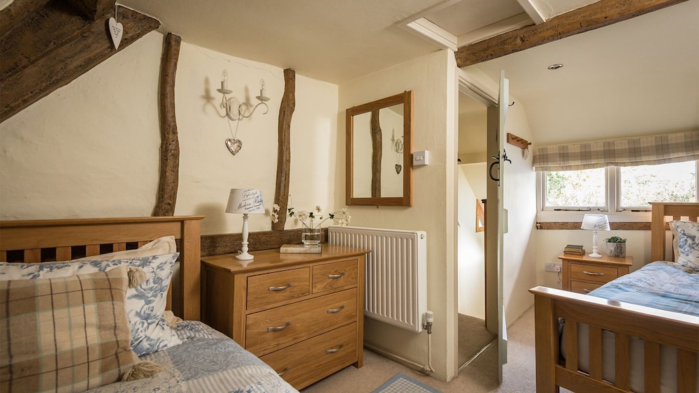 Old Fox Cottage - Sleeps 4 Guests  In 2 Bedrooms - 브로드웨이
