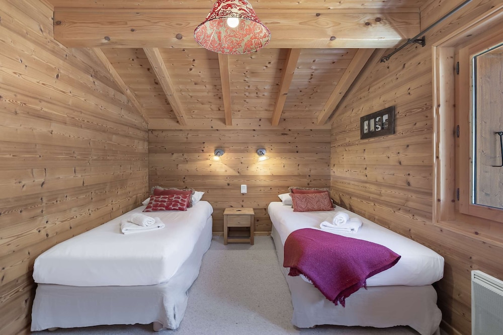 Chalet For 10 People - Close To The Village - 5bed - 5sdb - Jacuzzi, Fireplace - Châtel