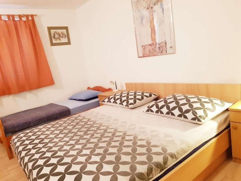 Appartement Mila - 2 Bedrooms And Free Parking:  A5(5)  - Makarska, Riviera De Makarska, Croatie - Makarska