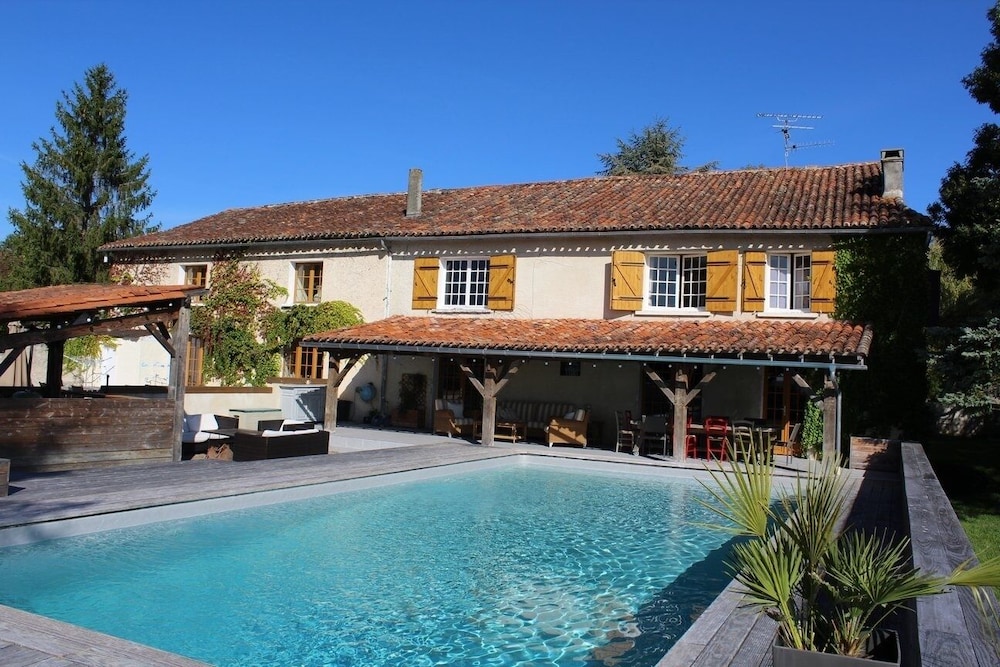 Fabulous 10 Bedroom House With Private Pool, Tennis And Stunning Views - Aubeterre-sur-Dronne