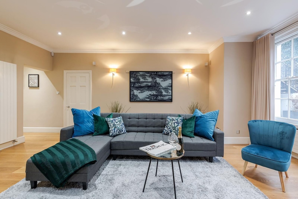 Spacious 3 Bed Kensington Apartment With Patio - Stamford Bridge
