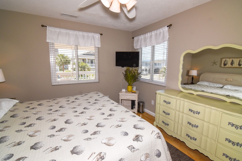 4 Bedroom Channel House. Golf Cart Included. Close To Beach - Cherry Grove Beach, SC