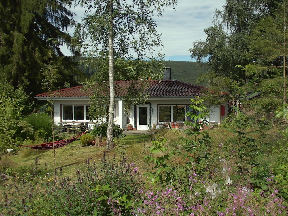Ferienhausanlage Hilkenberg: Haus 3 Mit Kaminofen U. Wildromantischem Garten - Uslar