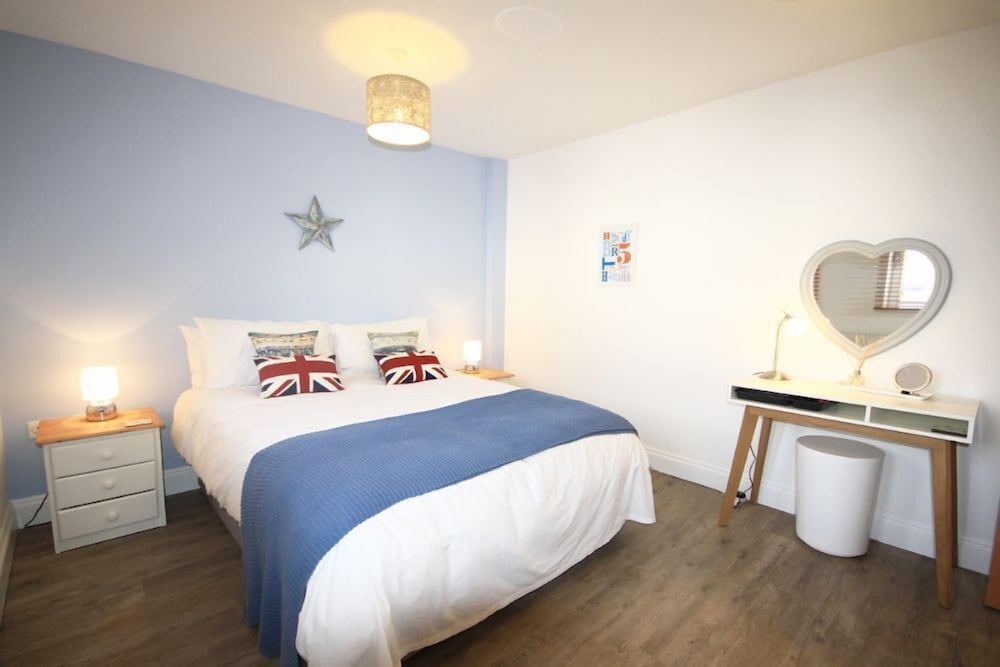 Surf's Up!  Is A Stunning 2 Bedroom Apartment - Pentire