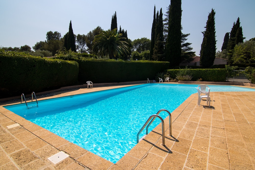 5 Bedrooms, 8 Guests, Cannes, Private Heated Pool - French Riviera