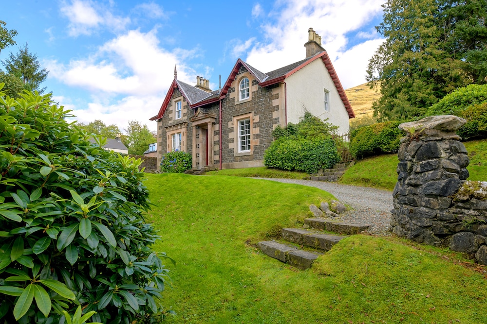 Familie- En Diervriendelijke Thuis Ver Van Huis Met Uitzicht Op Loch Long, Bij Loch Lomond - Arrochar
