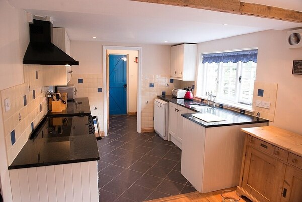 Dog Friendly Cottage In North Cornwall Village Near Port Isaac, Padstow & Rock - Cornwall