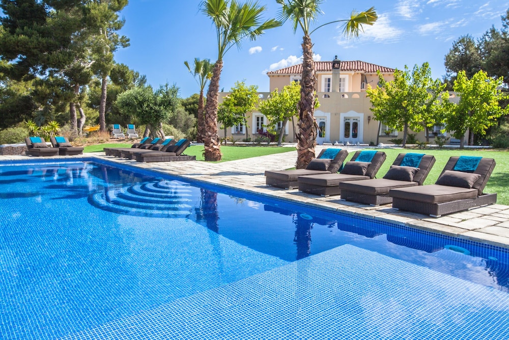 Luxury Private Estate 15 Minutes To The Sea, Infinity Pool & Stunning Views! - Sitges