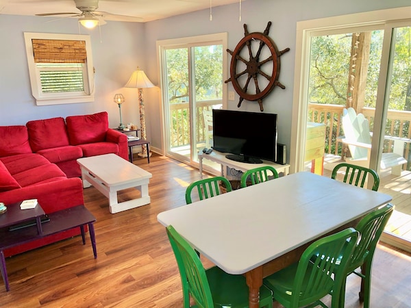 Cute Cottage-fenced\/gated, Beachy, Secluded, Clean, Well-maintained! No Pet Fee! - St. George Island, FL