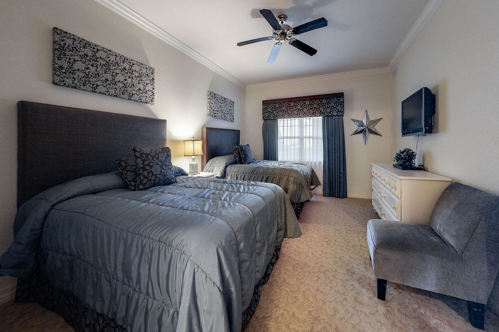 Ground Floor Condo At Luxury Resort With Pools & Hot Tubs, Close To Disney - Four Corners, FL