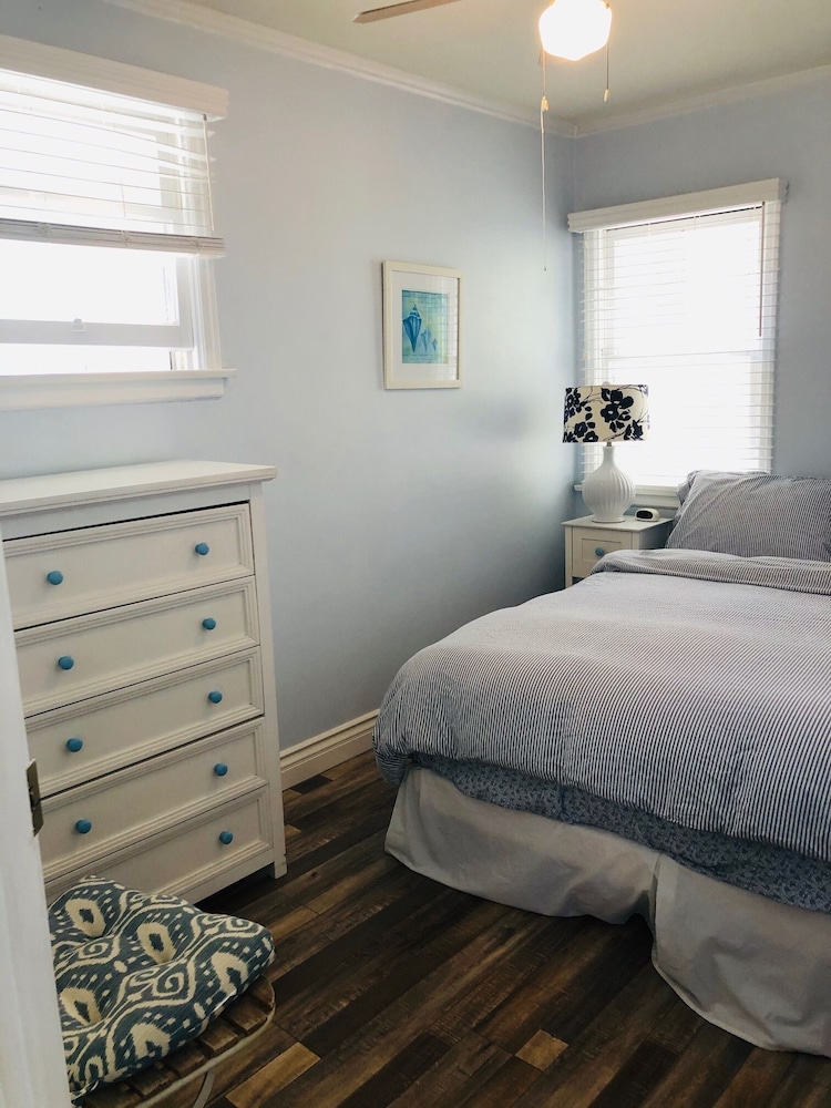 Cozy Beach Apartment In Trendy Belmont Shore!  Sanitized And Clean! - Long Beach, CA