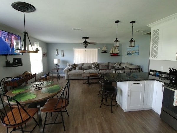 El Palmar Unit #2 With The Tree House Feel  Check Our Weekly Discounts - Madeira Beach, FL