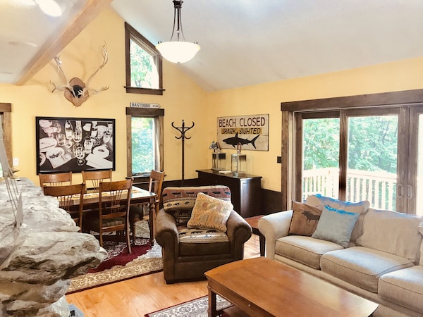 Newly Renovated - Secluded 4 Bdrm - 3 Bath Ski House Right Off Access Rd Hot-tub - Rutland, VT