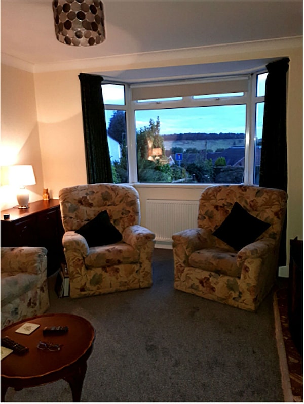 Sunset View, Comfortable Spacious House In The Beautiful County Of Staffordshire - 特倫特河畔斯多克