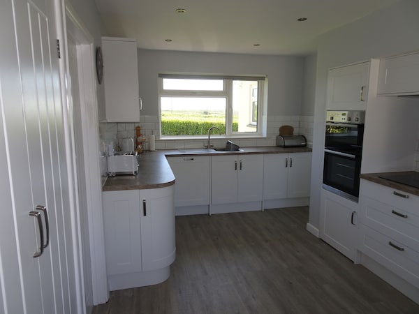4-bedroom Bungalow Set In A Secluded Location - Newquay