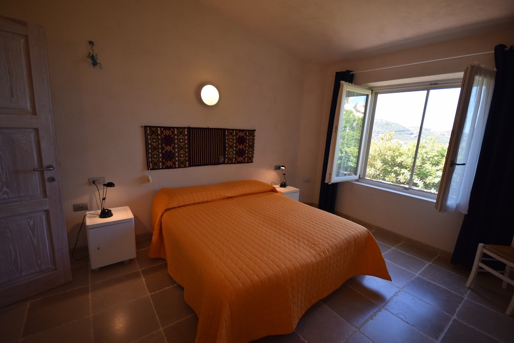 Villa En Costa Paradiso Con 5 Habitaciones, Capacidad 11 - Badesi