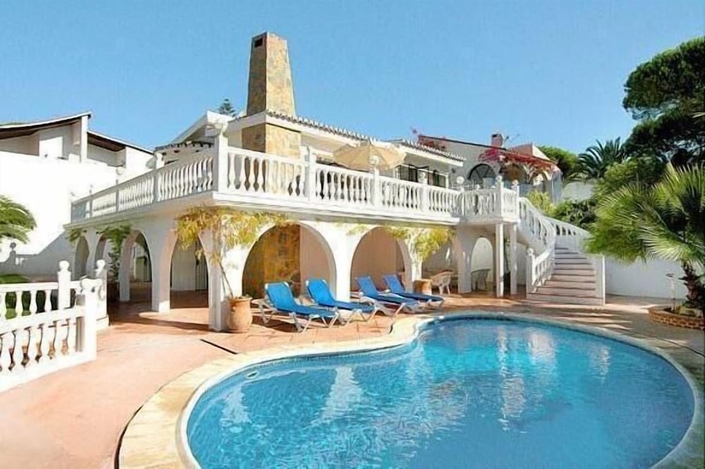 Freistehende Luxusvilla Mit 4 Schlafzimmern, Swimmingpool & Eigenem Garten - La Cala de Mijas