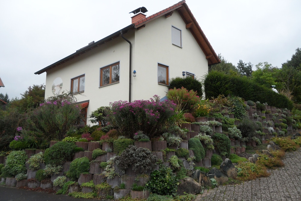 Familienfreundliches Ferienhaus In Ruhiger Lage Mit Großem Garten - Hilders