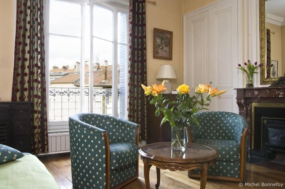 典型的なフランスの魅力的なアパートメント - リヨン