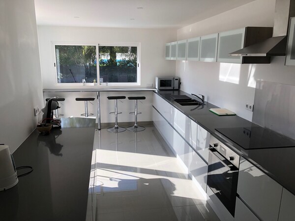 Beautiful Renovated 4 Bedroom Villa With Heated Pool And Close To Old Village - Vilamoura