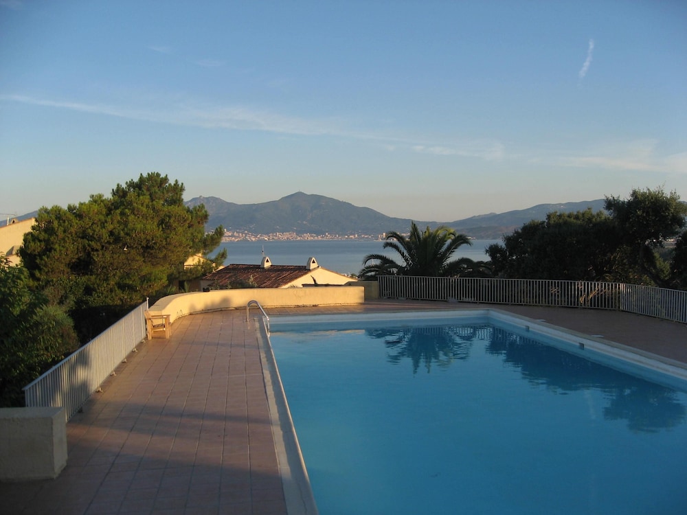 Porticcio Wohnung Mit Terrasse, Meerblick, Pool Und Strand In 800m - Ajaccio