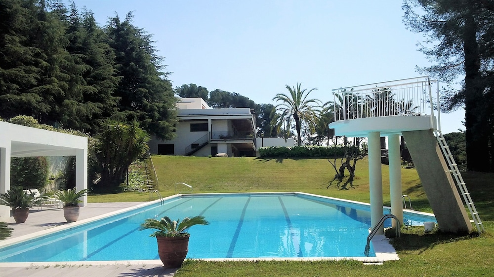 Villa For 24-28 With A/c, Football Pitch, Beach, Seaviews, Close To Barcelona - Mataró