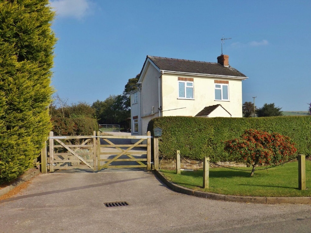 Detached Rural Cottage In Idyllic Location With 3 Acre Safe Secure 6ft Dog Field - Cheshire