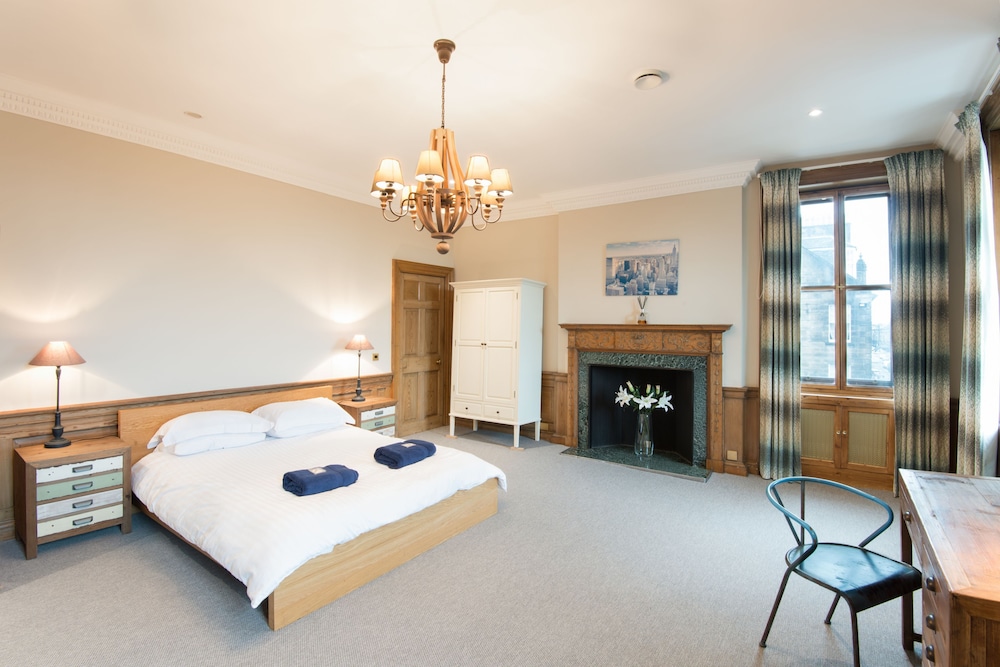 Frederick Street Apartment  -  Sleeps 11 Guests  In 5 Bedrooms - Edinburgh, UK