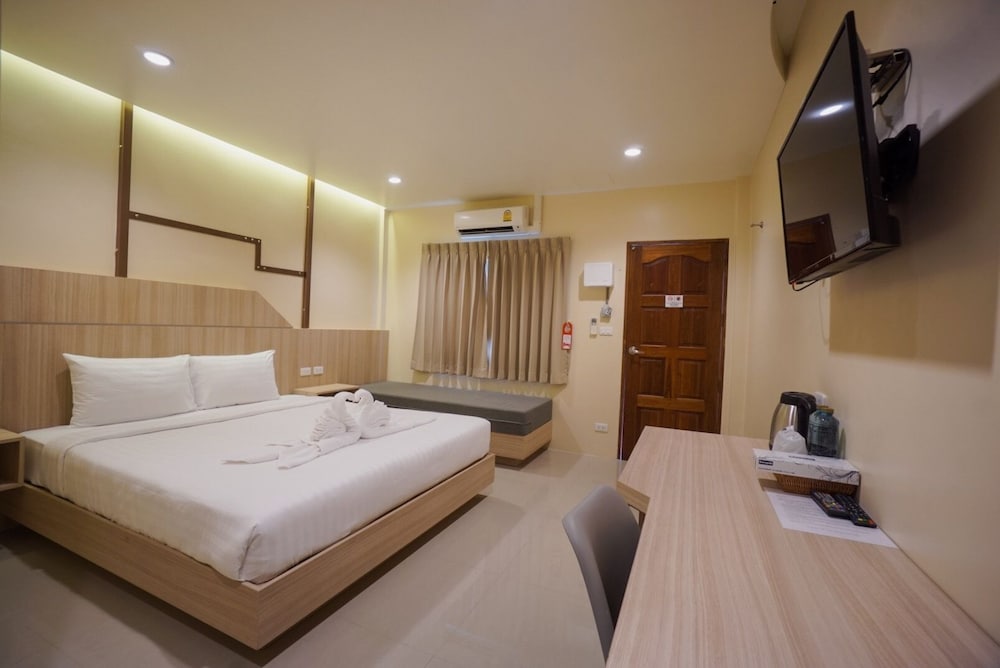 Lifestyle-budget Hotel Ro In Center Of Patong - Patong Beach