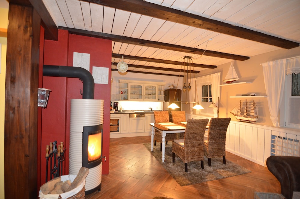 Exclusive Holiday Home With Fireplace, Large Terrace And Garden + Free Laundry Package - Trent
