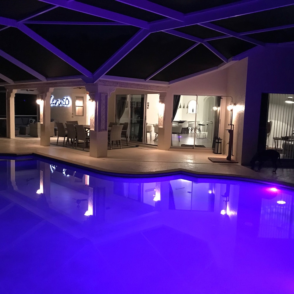 Relax With Privacy! Villa In Bonita Springs! Modern, Huge Pool! - Bonita Springs, FL