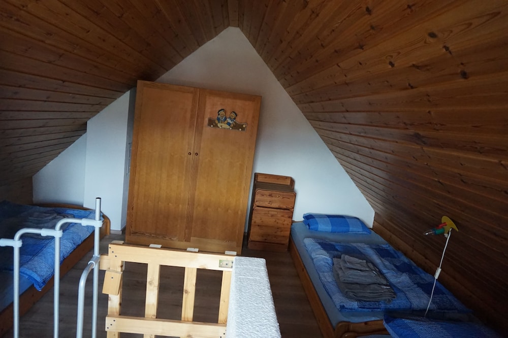 Ferienhaus Piet, Geräumige Ddh Mit 3 Schlafz. Für Max. 7 Pers. + Kinderbett - Wilhelmshaven
