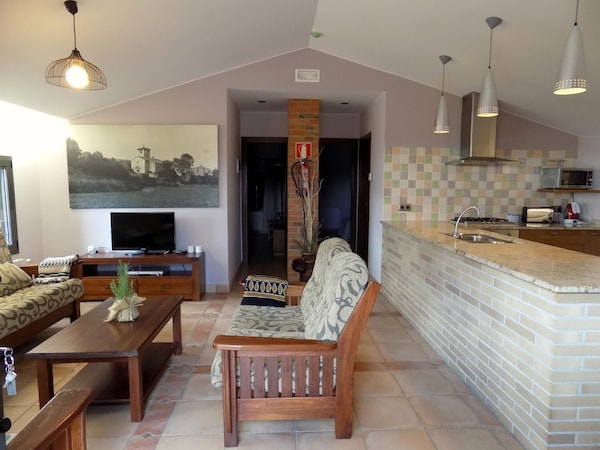 Comfortable House Near Banyoles. Spacious Space With Barbecue And Private Pool. - Costa Brava