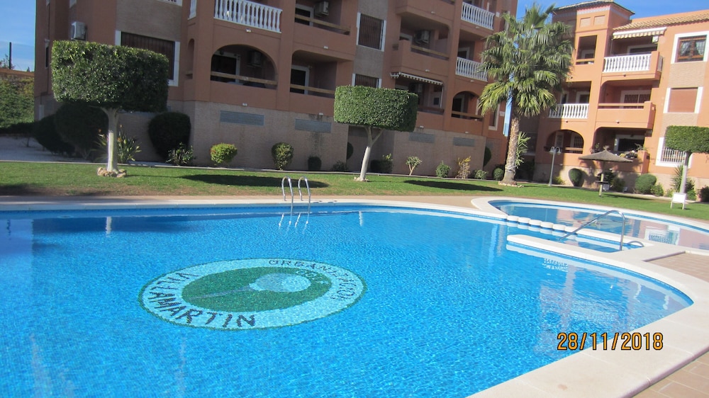 This Apartment Is Just 5 Mins Walk From Villamartin Plaza And Supermarket Etc - Playa Flamenca