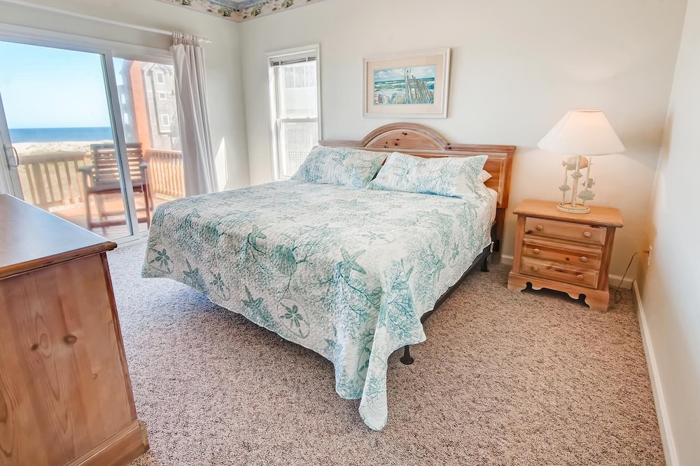 Semi-oceanfront - Dog Friendly, Pool, Hot Tub, Game And Media Rooms - Rodanthe, NC