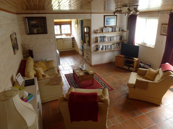 Quiet & Peacefully Located, 4/5 Bed Gite In Two Acres Of Owners Ground With Lake - Morbihan