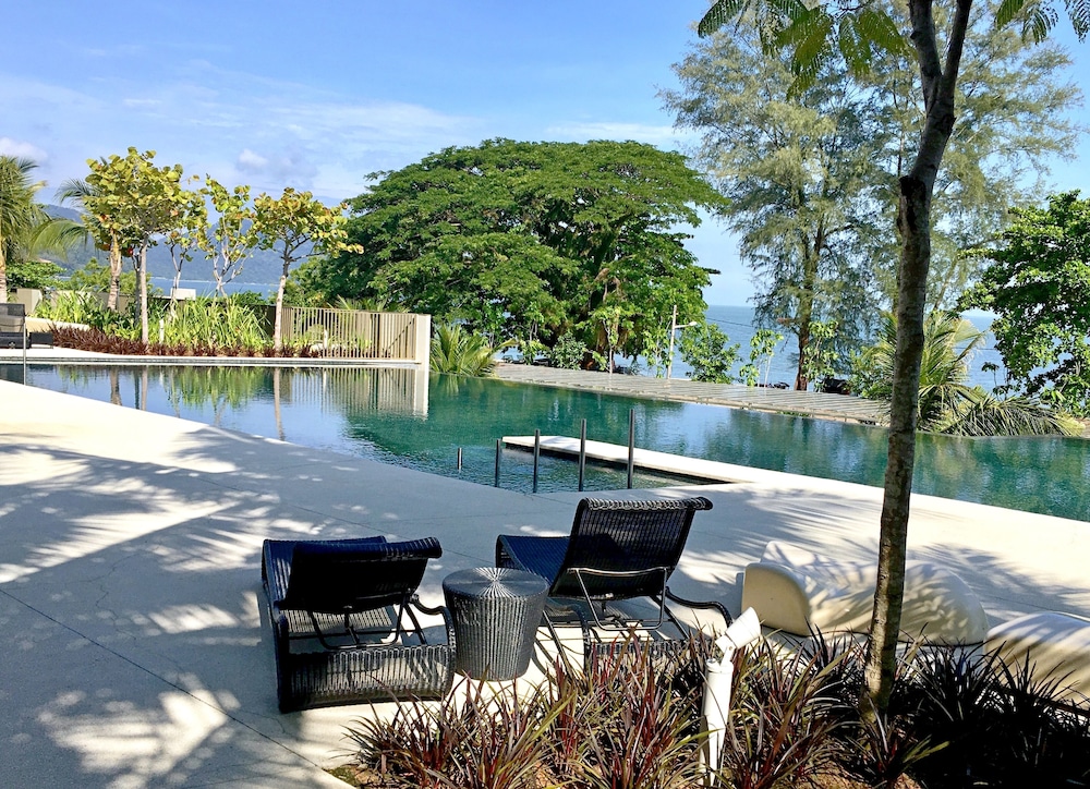 Seaside, Heart Of Batu Ferringhi Beach, Luxury Home Stay - Penang Island