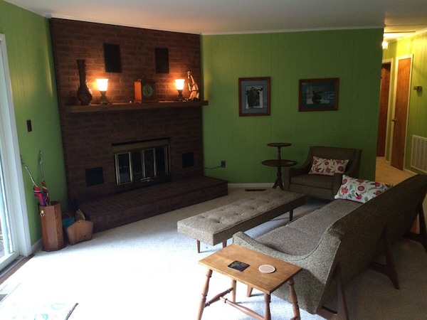 Sunbreak: Secluded Home, Gorgeous Waterfront, Kayaks, Pool Table, Fast Wifi! - Lake Anna, VA