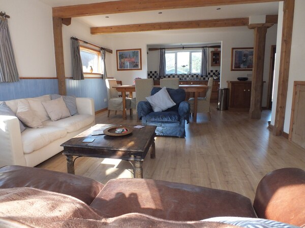 Well Situated Coastal House In Quiet Lane - Sleeps 8 - East Beach
