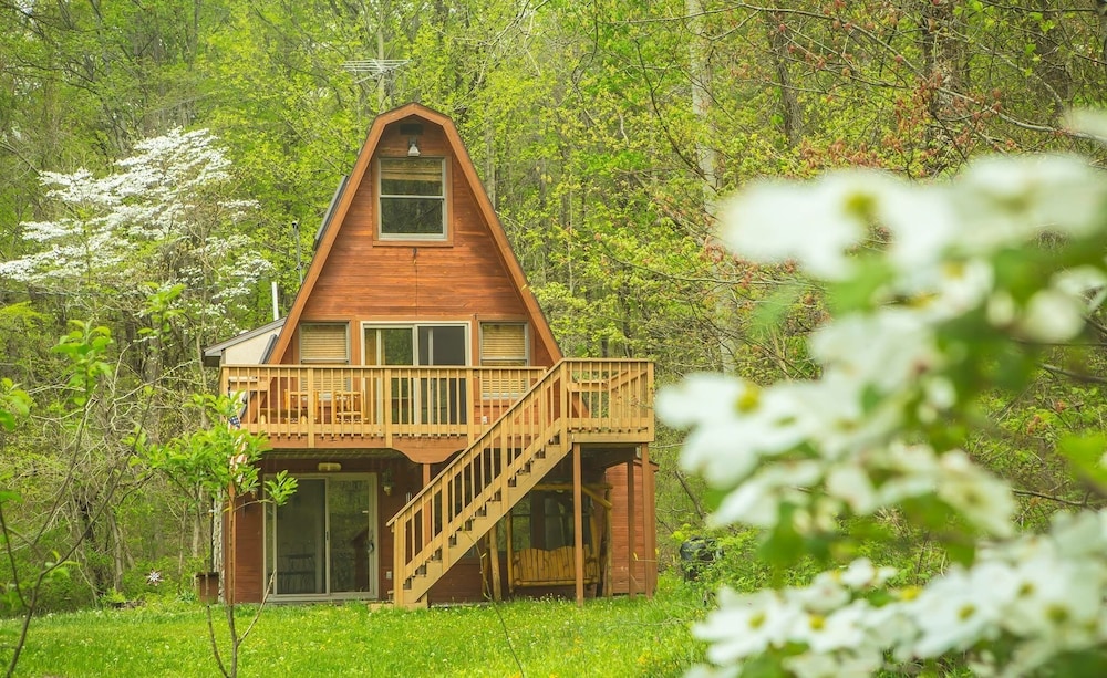 Hocking Hills Cabin Con Hottub, Wifi, Firepit, Walking Trail Y Pond - Ohio