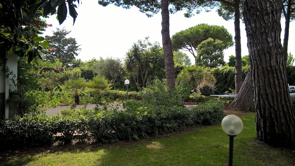 Large Single-family Villa With Garden Of 1300 Square Meters Near The Sea - San Felice Circeo