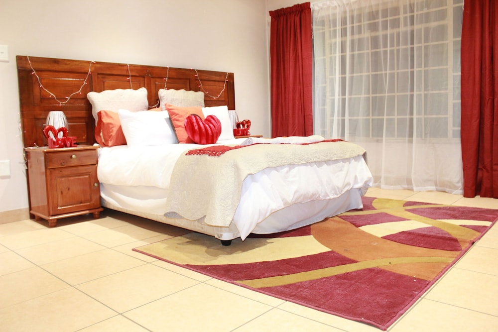 Cinematic Guest  House Where Your Stay Makes You Feel Like A Star! - Edenvale