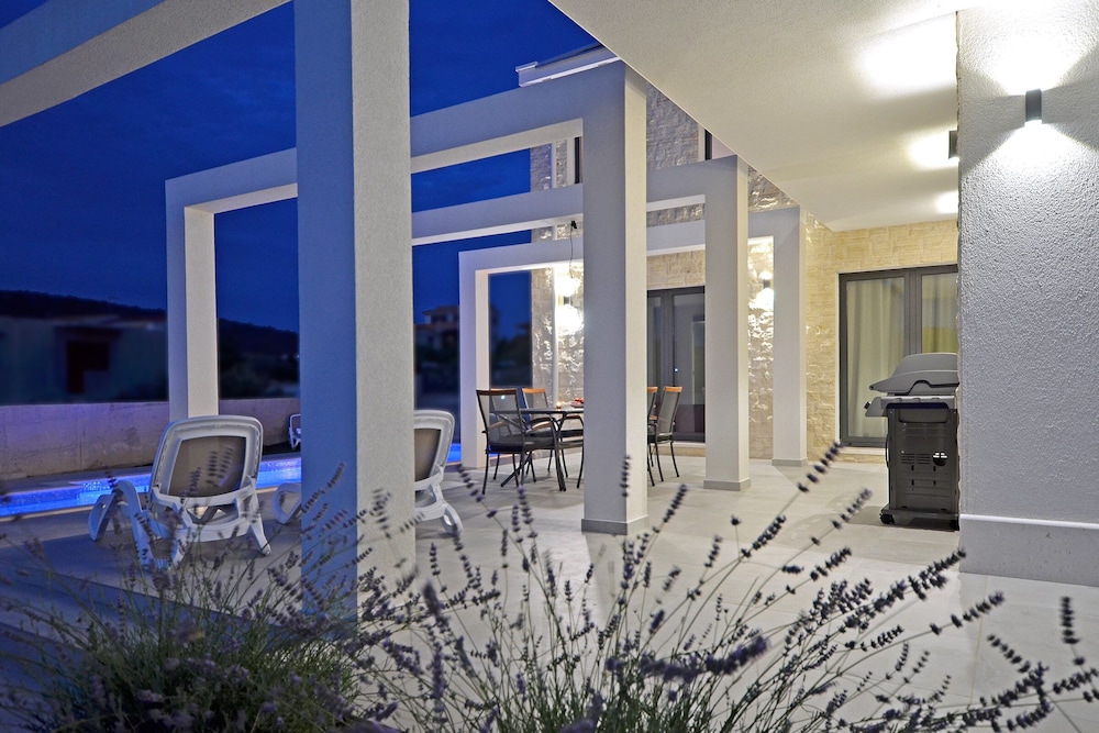 Villa Vi - Belle Maison Neuve Luxueuse Dans Une Destination Touristique - Sevid