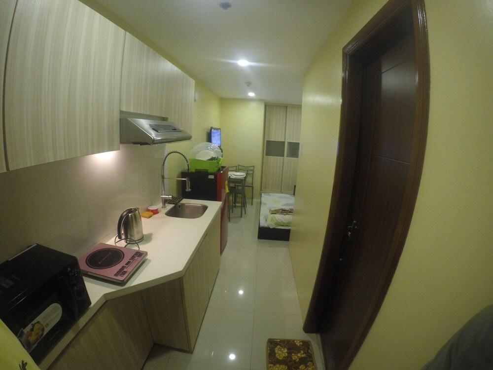 New And Fully Furnished Studio Type Condo For Family And Friends. - La Trinidad