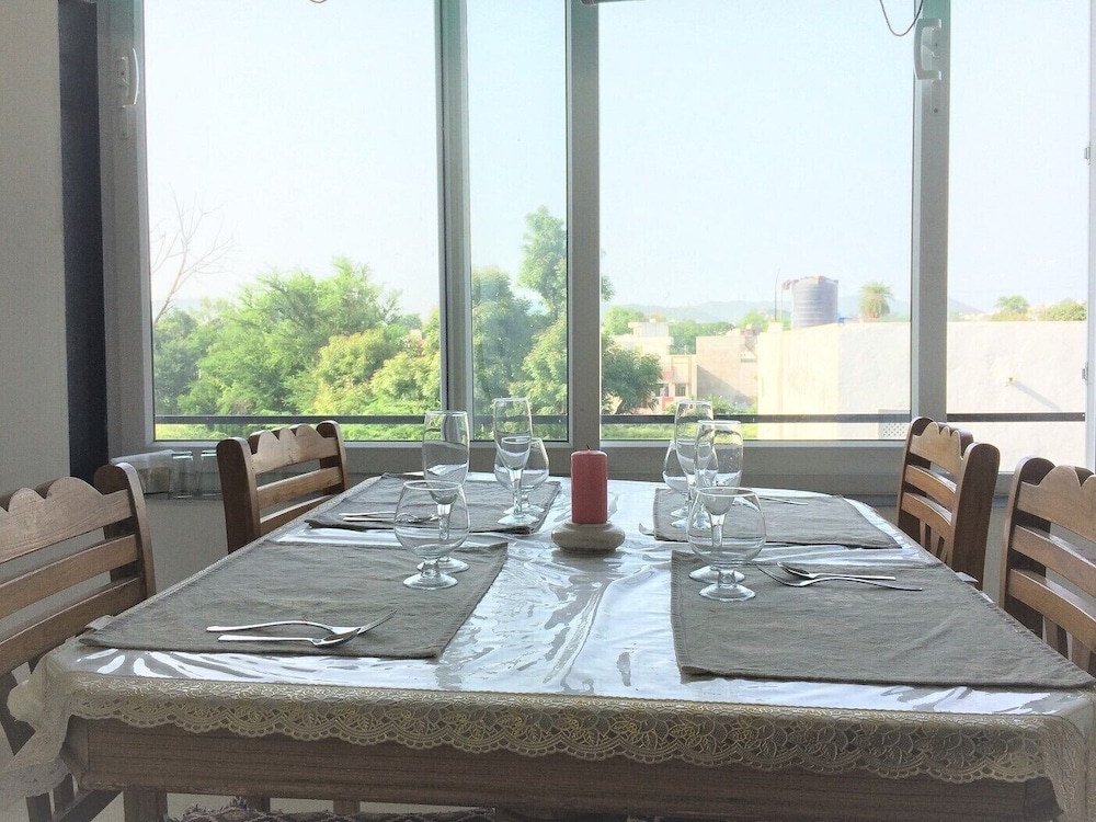 Rajpura House - Private 1st Floor With Balconies - Gujarat