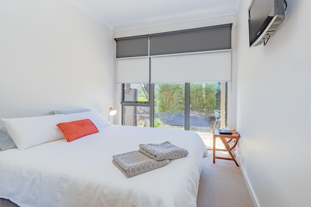 Three-bedroom Apartment - Pool And Tennis Court Access - Australia